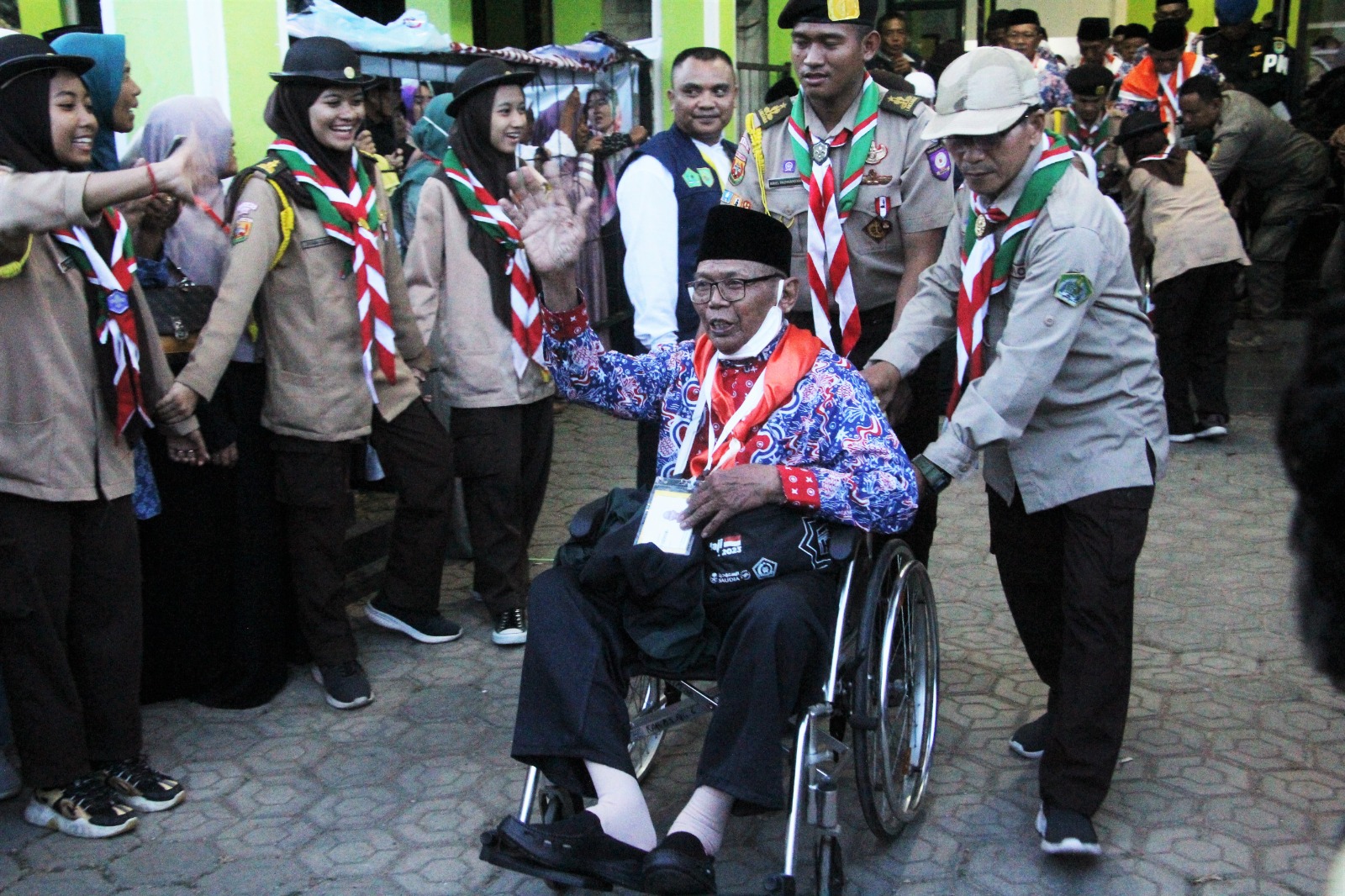LEPAS 374 CALON JAMAAH HAJI, KANG AKUR AJAK UNTUK GUYUB DAN SALING TOLONG MENOLONG