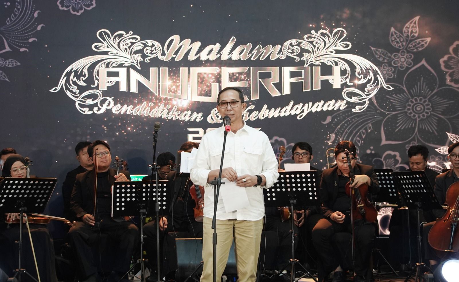 MALAM ANUGERAH PENDIDIKAN DAN KEBUDAYAAN 2025, SEKDA SUBANG: BENTUK APRESIASI _KADEDEUH DAN KANYAAH UNTUK PARA PENDIDIK DI KABUPATEN SUBANG