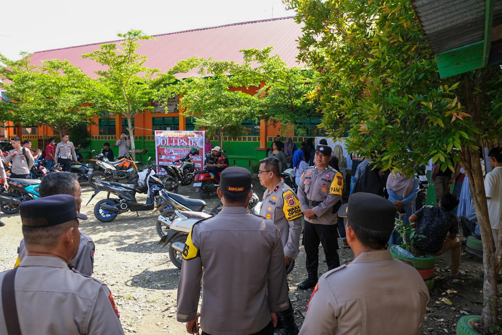 Memastikan Pemilu Berjalan Lancar Dan Aman, Wakapolda Sultra Tinjau TPS Di Tiga Kabupaten Di Sultra