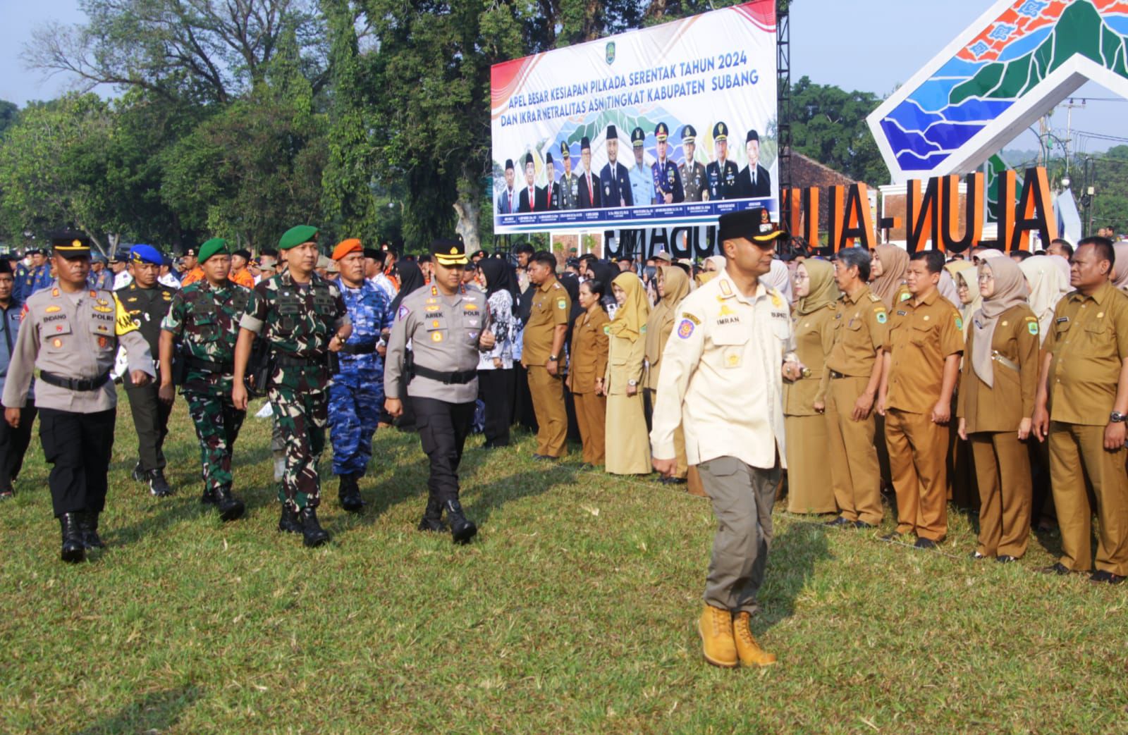 MENJADI PEMBINA DALAM APEL BESAR KESIAPAN PILKADA, PJ BUPATI SUBANG SEBUT ASN ADALAH UJUNG TOMBAK PENJAGA KONDUSIFITAS PILKADA