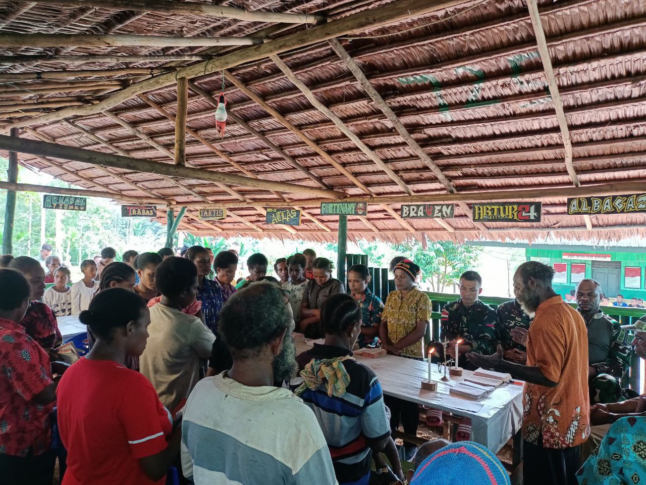 Menjelang Purna Tugas Satgas Yonif 725/Woroagi melaksanakan Doa Bersama dengan Masyarakat di Perbatasan