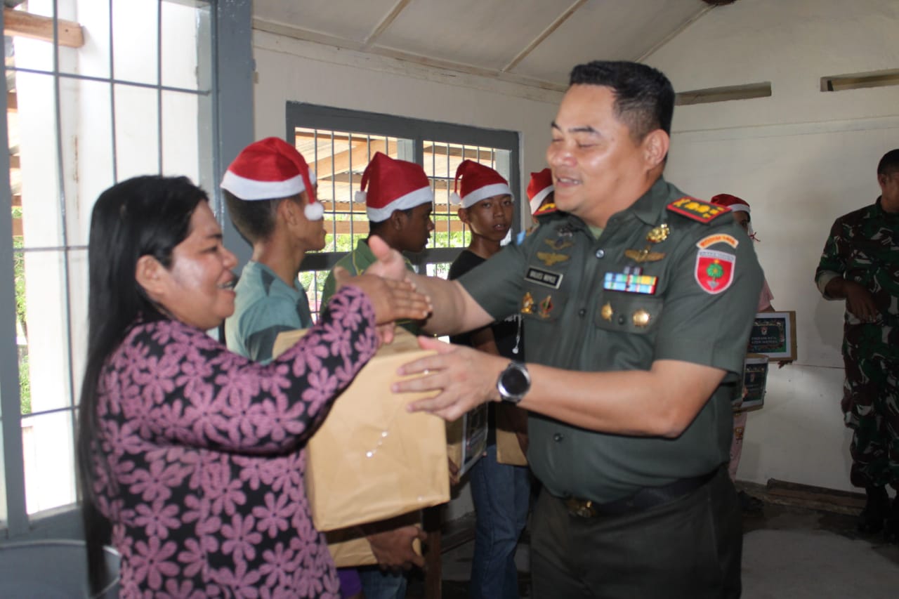 Menyambut Natal Kodim 1416/Muna Berbagi Kasih