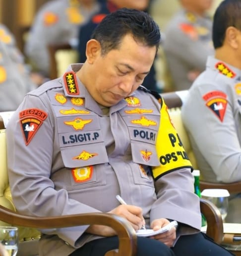 Momen Kapolri Terekam Dalam Angenda Rilis Akhir Tahun Polri 2023 Sibuk Mencatat Saat Terima Masukan Hingga Kritik Pedas