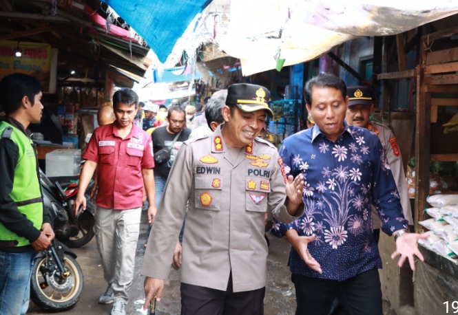 Pantau Harga Sembako, Polisi Pimpin Langsung Operasi Pasar Tradisional Kadipaten