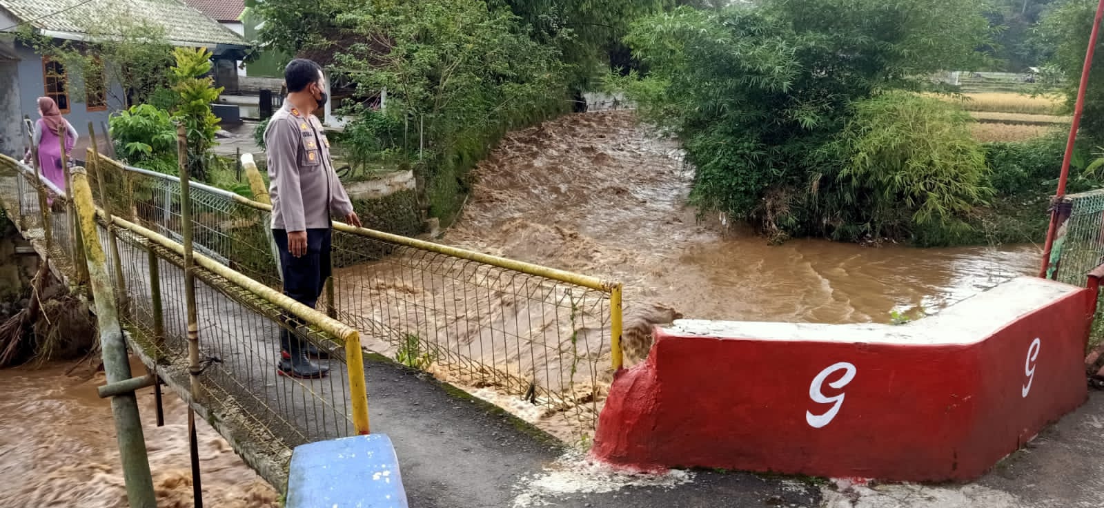 Pasca Cuaca Extrim Kapolsek Cisalak Himbau Warga Untuk Waspada