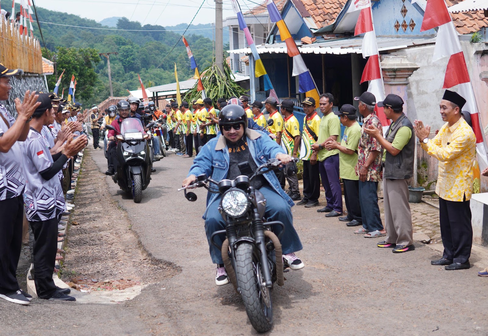 PASTIKAN PEMBANGUNAN DI KABUPATEN SUBANG BERJALAN BAIK, KANG REY KEMBALI LAKUKAN SABA DESA