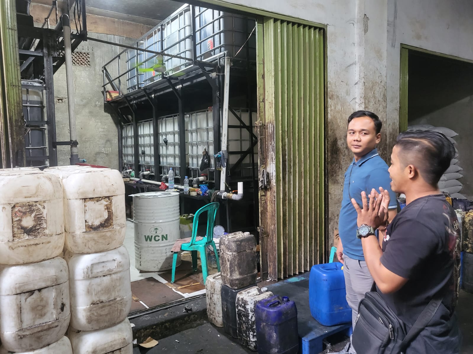 Pastikan Stock Minyak Goreng Curah di Pantura Subang Aman Sat Reskrim Polres Subang Pantau Langsung ke Gudang
