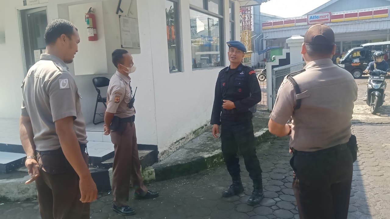 PATROLI HARKAMTIBMAS SAT BRIMOB POLDA JABAR  CEGAH BERBAGAI AKSI KRIMINALITAS