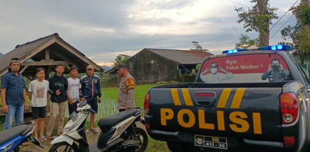 Patroli Ngabuburit Antisipasi  Balap liar di Jalur Reang dan kerawanan lainnya di Wilayah Hukum Polsek Tanjungsiang