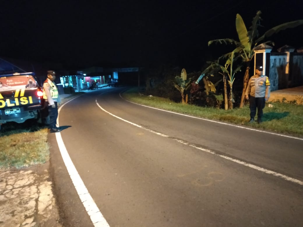Patroli Polsek Tanjungsiang laksanakan Patroli malam di jalur perbatasan Kabupaten Subang dan Kabupaten Sumedang