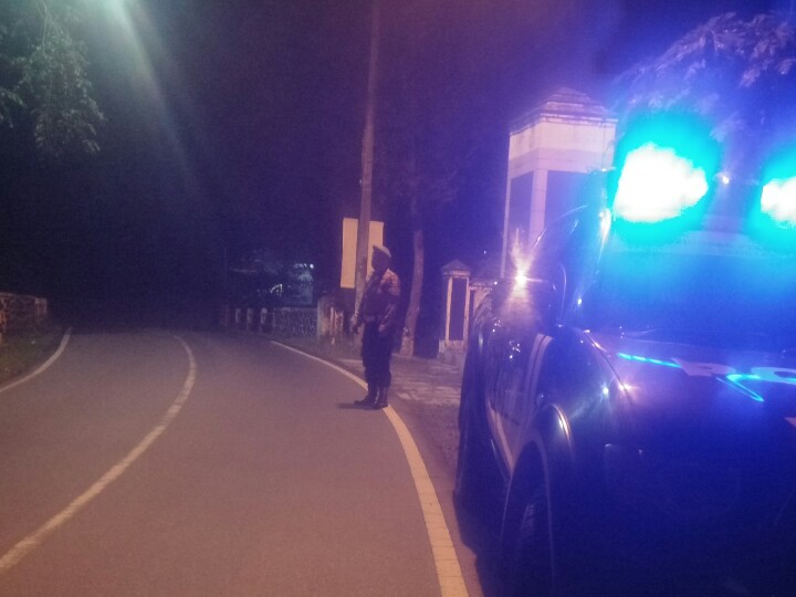 Patroli Polsek Tanjungsiang laksanakan Patroli malam di jalur perbatasan Kabupaten Subang dan Kabupaten Sumedang