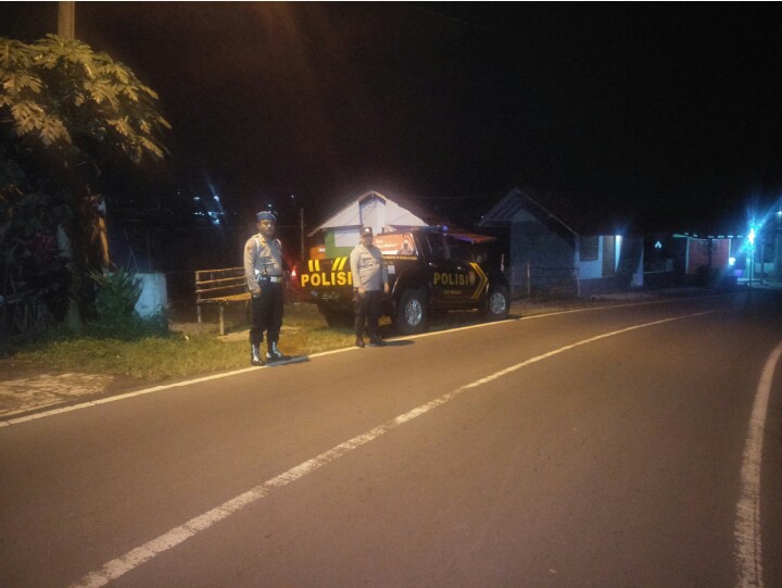 Patroli Polsek Tanjungsiang laksanakan Patroli malam di jalur perbatasan Kabupaten Subang dan Kabupaten Sumedang