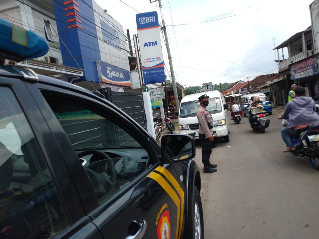 Patroli siang hari Polsek Tanjungsiang untuk kontrol Bank Mandiri