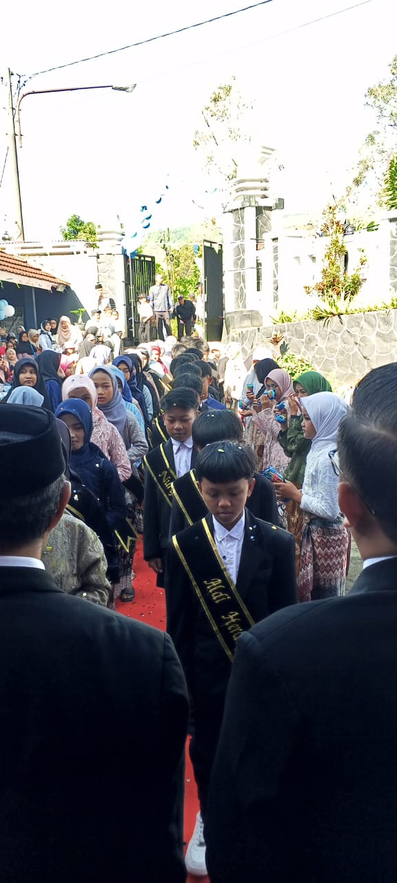 Paturay Tineung Pelepasan Kelas VI Dan Kenaikan Kelas V SD Negeri Giri Mekar Ciater