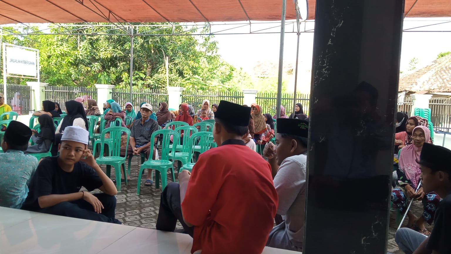 Peduli Anak Yatim Dan Dhuafa Pemdes Rancaudik Memberikan Santunan