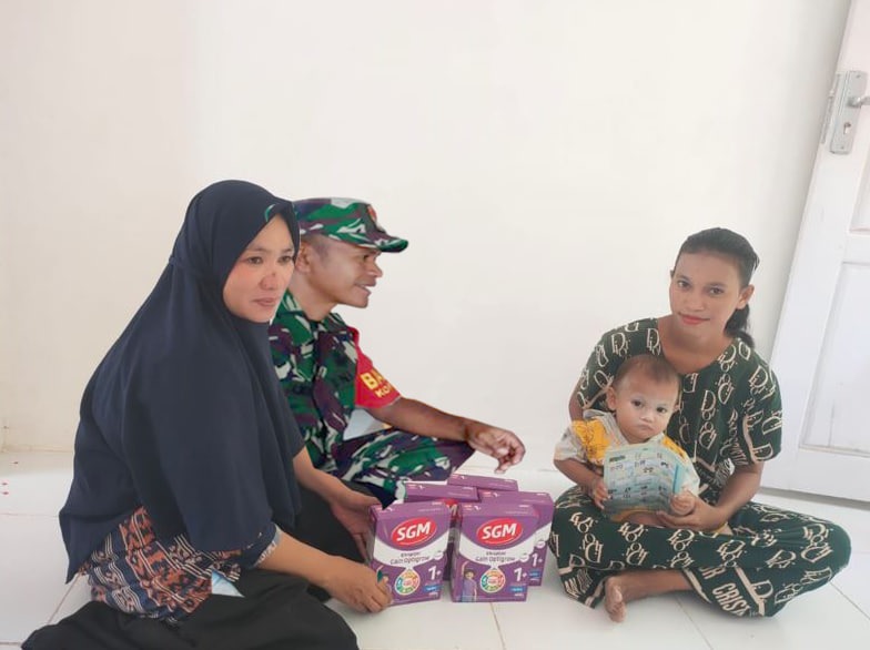 Peduli Stunting, Satgas TMMD 123 Kodim 1416/Muna Bagiakn Susu dan SuplemenPeduli Stunting, Satgas TMMD 123 Kodim 1416/Muna Bagikan Susu dan Suplemen