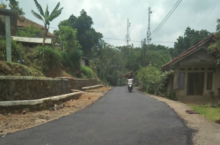 Pelaksanaan Hotmix Jalan Jalur Gombong Desa Sukamukti Untuk Memperlancar Transfortasi Kendaraan Roda 4 Dan Roda 2