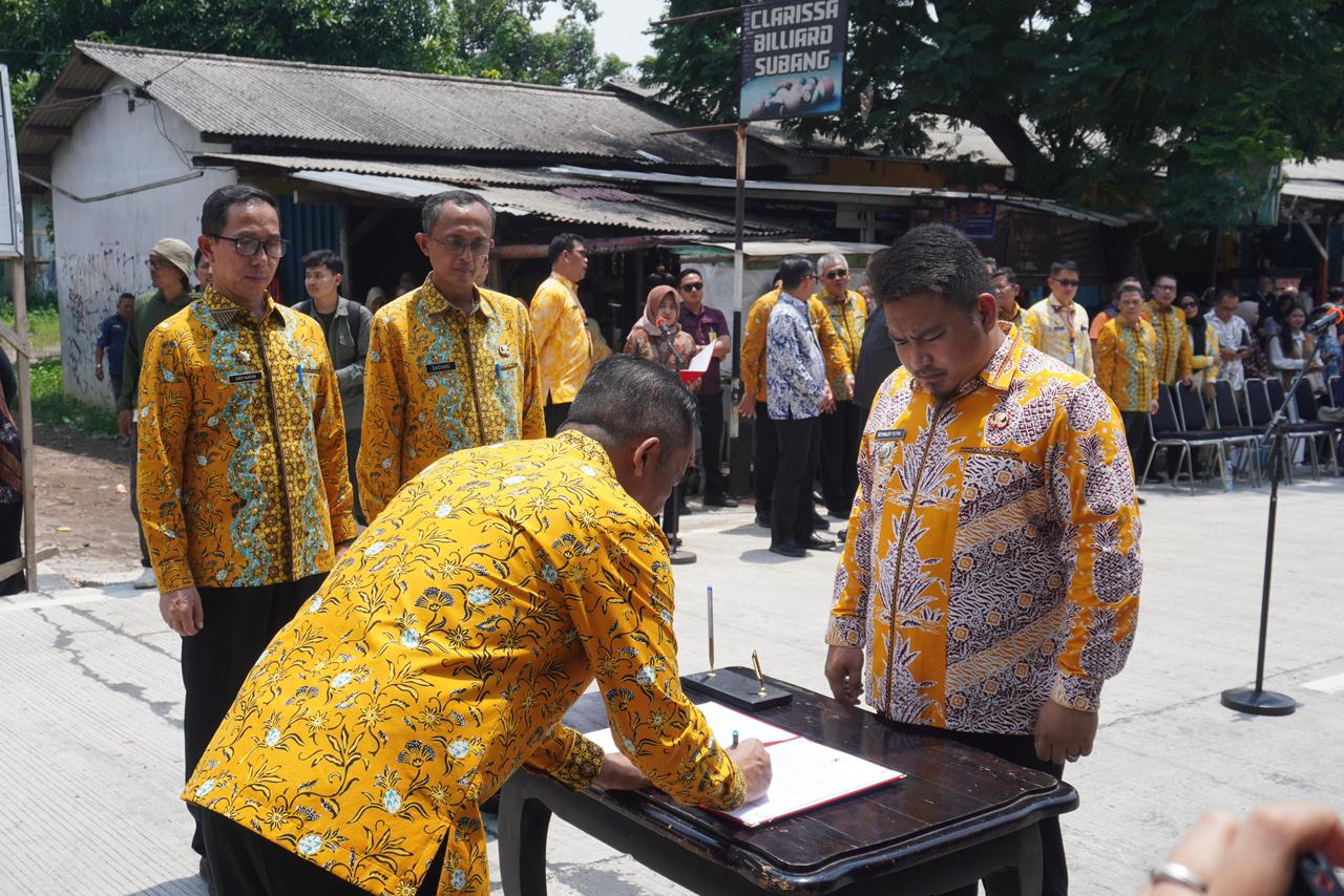PELANTIKAN DI JALAN UMUM, KANG REY TEGASKAN PEMBANGUNAN SUBANG HARUS TERLIHAT DAN TERASA OLEH MASYARAKAT