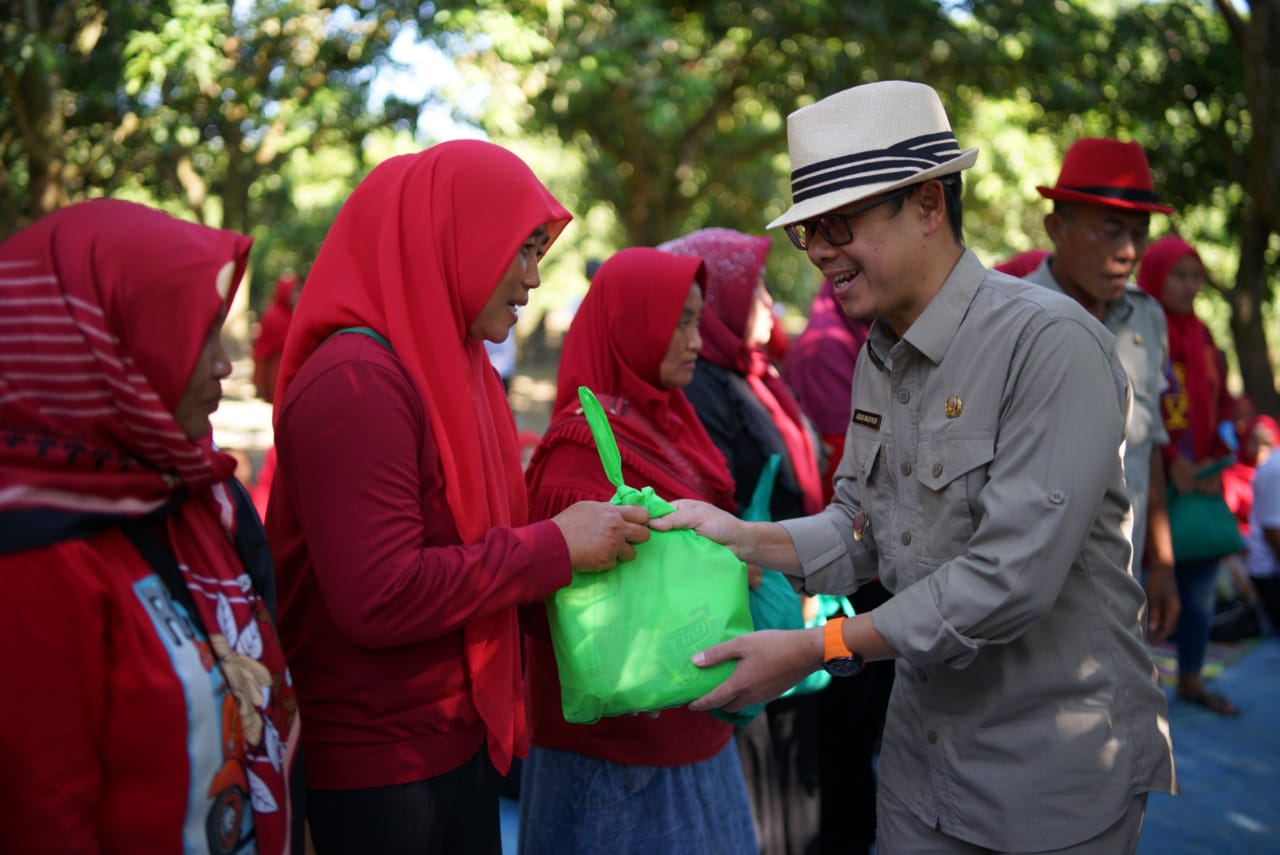 Pemberian Bantuan untuk SDM PKH Kecamatan Tambakdahan, Peringati HUT ke-16 KPM PKH