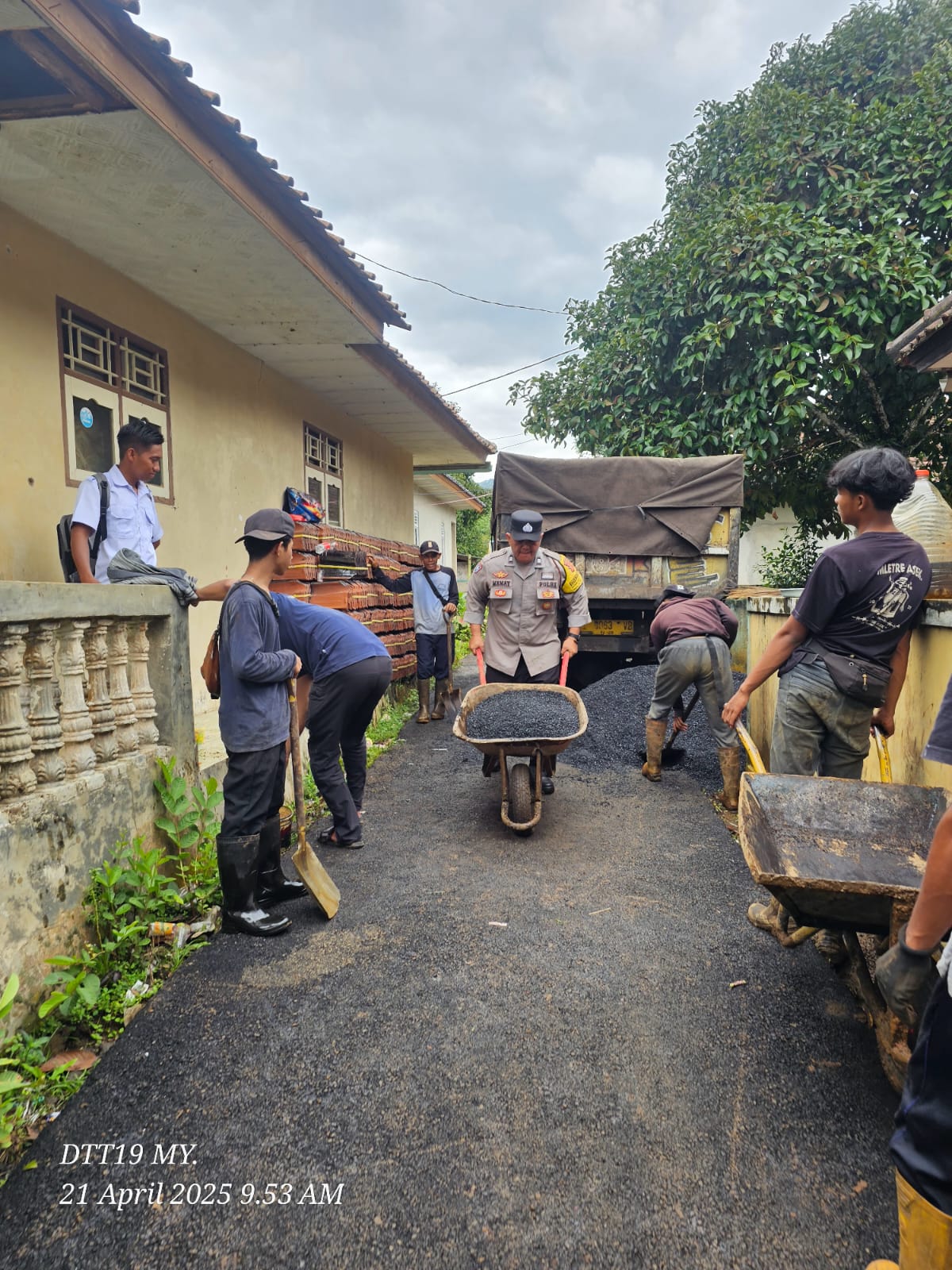 Pemdes Bojongloa Realisasikan DD Tahap 1 Tahun 2025 Di Kawal Bhabinkamtibmas Kompak Bersama Warga