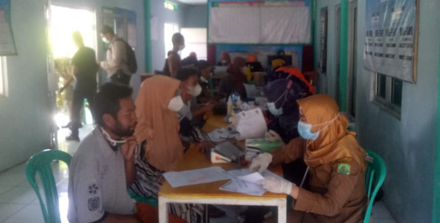 Pemdes Cijambe Kerja Bareng UPTD Puskesmas Tanjungwangi Gelar Vaksinasi Covid-19