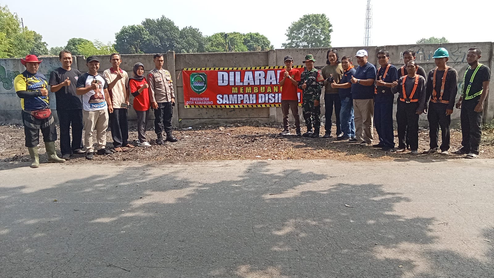 Pemdes Kamarung Kecamatan Pagaden Laksanakan Rutinitas Jum'at Bersih ( Jumsih )