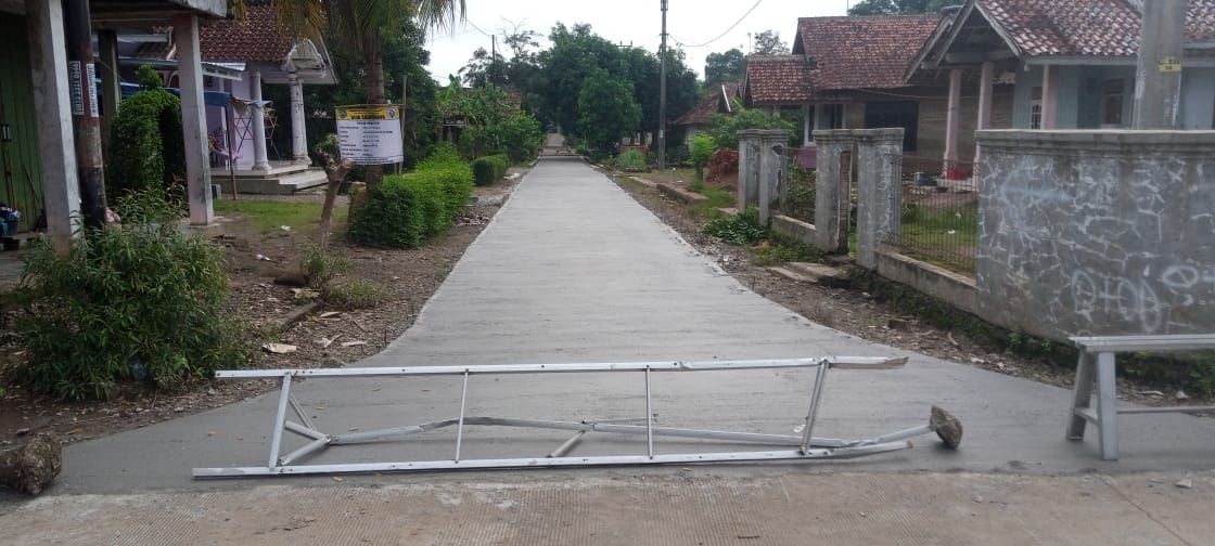 Pemdes Sidamulya Realisasikan DD Tahap 2, Bangun Jalan Cor Beton Tiga Titik dan TPT di Dua Titik