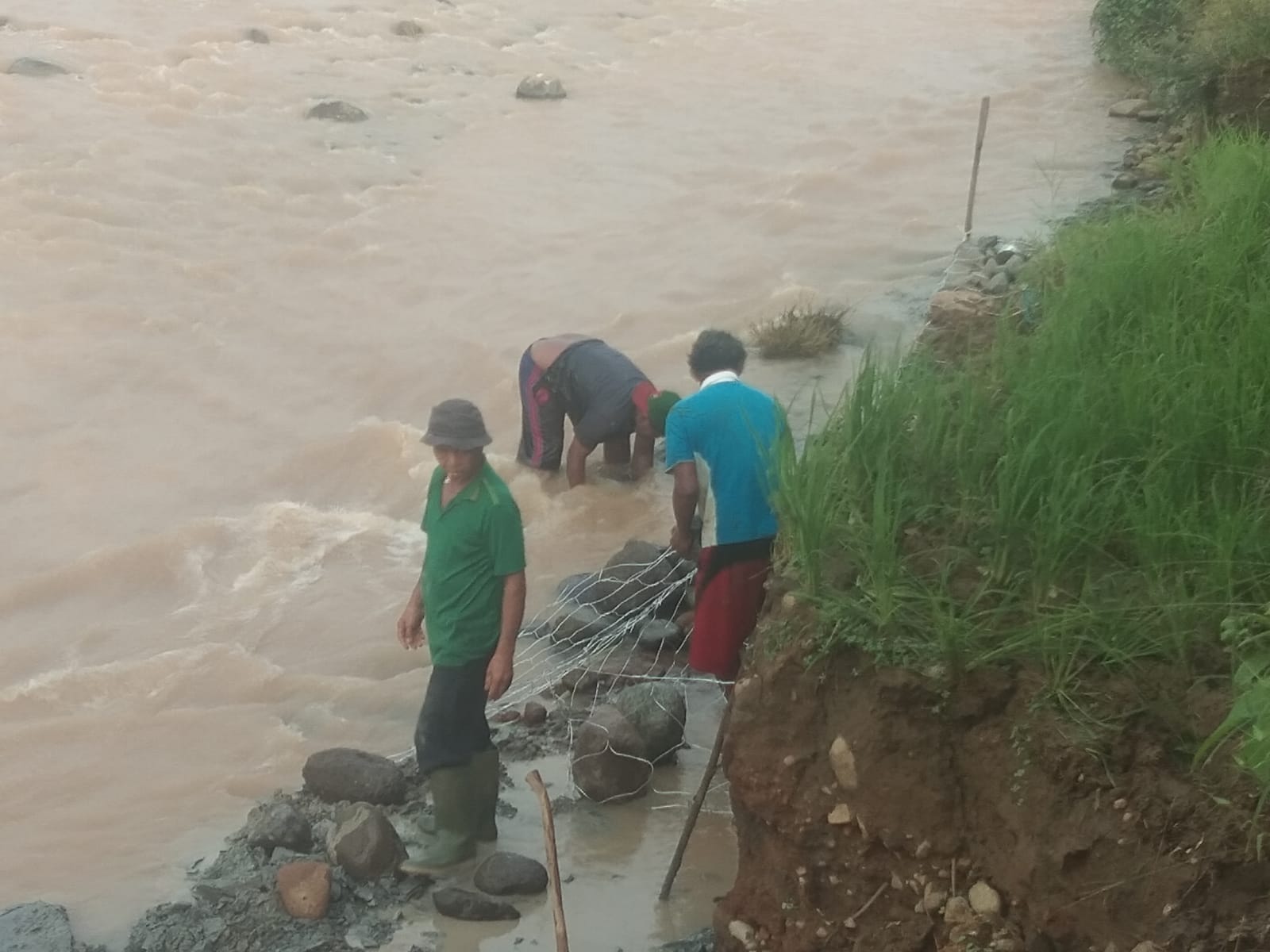 Pemdes Sukahurip Benahi Kali Dan Jembatan Ciparang dari DD Tahap II Tahun 2021