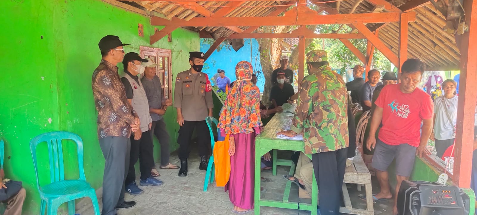 Pemdes Tambak Dahan dan PT.POS Realisasikan BLT BBM dan Vaksin