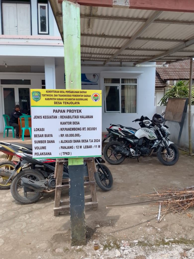 Pemdes Tenjolaya Kecamatan Kasomalang Realisasikan ADD Tahun Anggaran 2024 Rehabilitasi Halaman Kantor Desa Tenjolaya