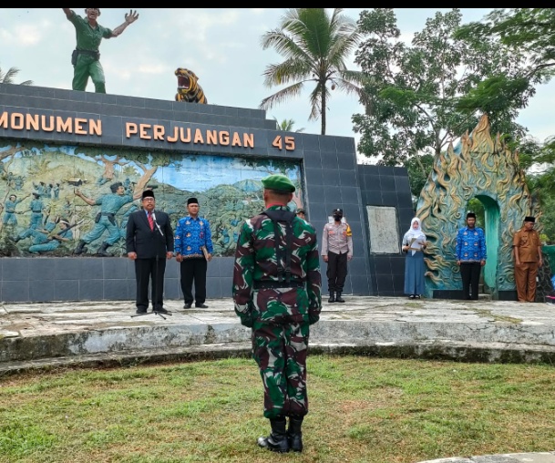 Pemerintah kecamatan Tanjungsiang Peringati Hari Pahlawan Ke-77 Tahun 2022 Di Monumen Perjuangan 45 Ciseupan