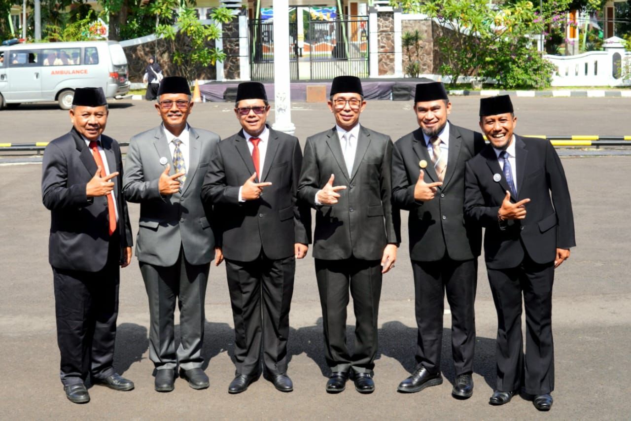 PEMKAB SUBANG BERIKAN PENGHARGAAN KEPADA AKUN MEDIA SOSIAL TERRESPONSIF DALAM PENANGANAN ADUAN MASYARAKAT