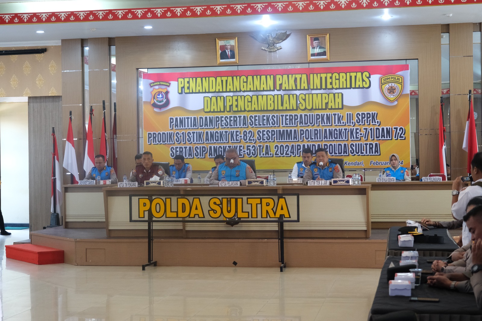 Penandatanganan Pakta Integritas dan Pengambilan Sumpah Panitia dan Peserta Terpadu PKN Tk II,SPPK, Prodik S-1 STIK Angkatan ke-82, Sespimma Polri Angkatan ke-71 dan 72 serta SIP Angkatan ke-53 Tahun Anggaran 2024 Panda Polda Sultra