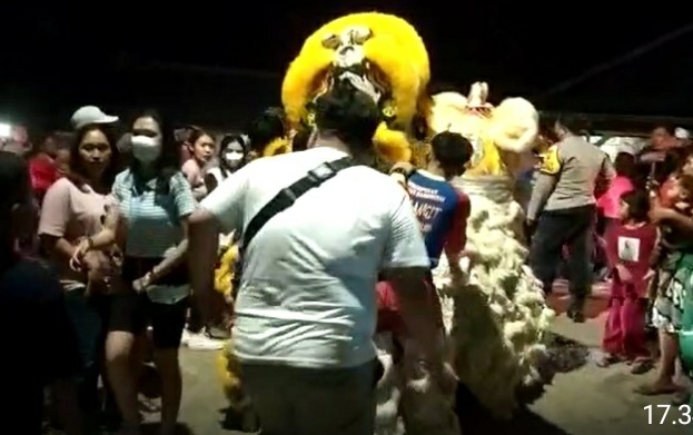 Pengamanan Pawai Barongsai Dalam Perayaan Imlek 2023 Di Desa Oleh Polisi