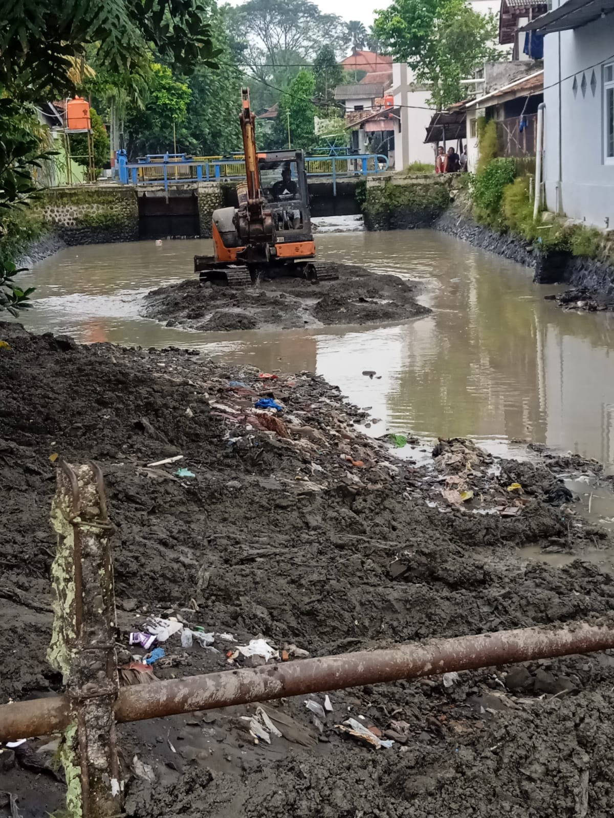 Pengerukan pasir di sungai Cipanggilingan terealisasi