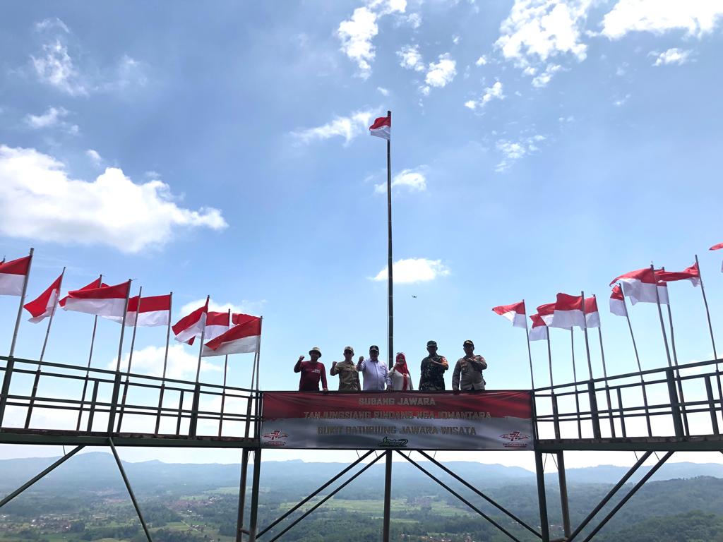 Pengibaran 77 Bendera Merah Putih Dibawah Komando Camat Tanjungsiang
