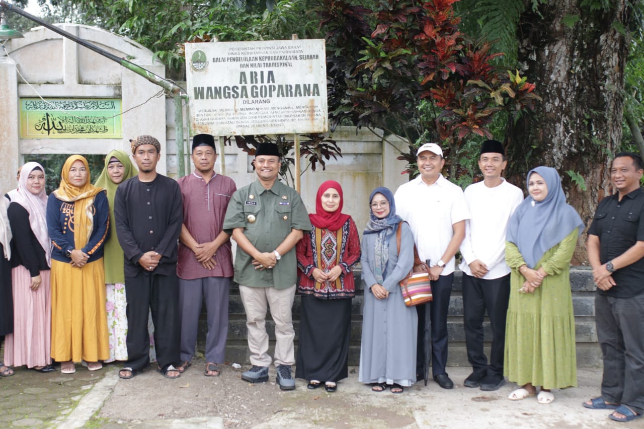 Penjabat Bupati Subang Berziarah Ke Makam Raden Arya Wangsa Goparana