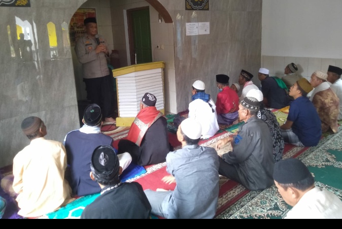 Pesan Kapolsek Sagalaherang Di Kegiatan Jum'at Curhat Pada Jamaah Mesjid Nurul Iman