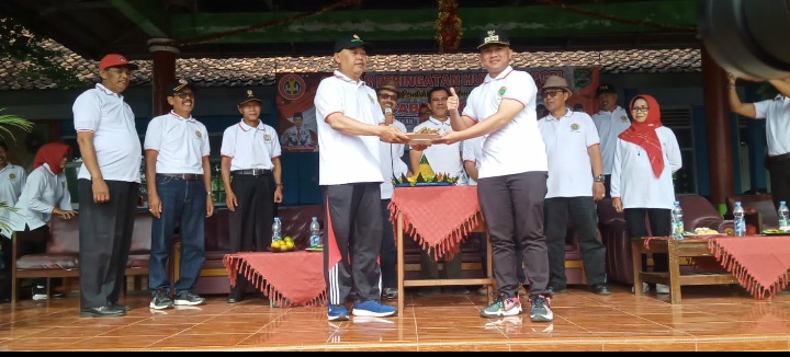 PGRI Cabang Cisalak Laksanakan Kegiatan  Menyambut HUT PGRI Dan HGN Ke -77 Berlokasi Di SMPN1 Cisalak