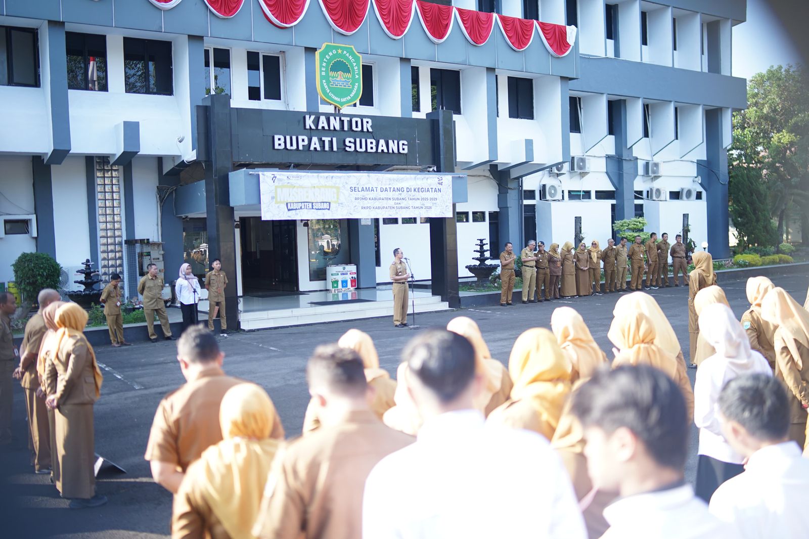 PIMPIN APEL PAGI, SEKDA SUBANG INGATKAN PENTINGNYA PENDIDIKAN