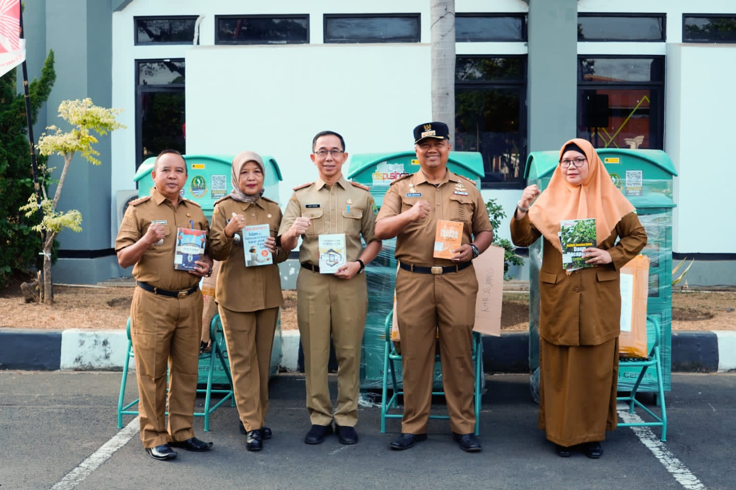 Pimpin Apel Pagi, Sekda Subang Serahkan Bantuan KOLECER