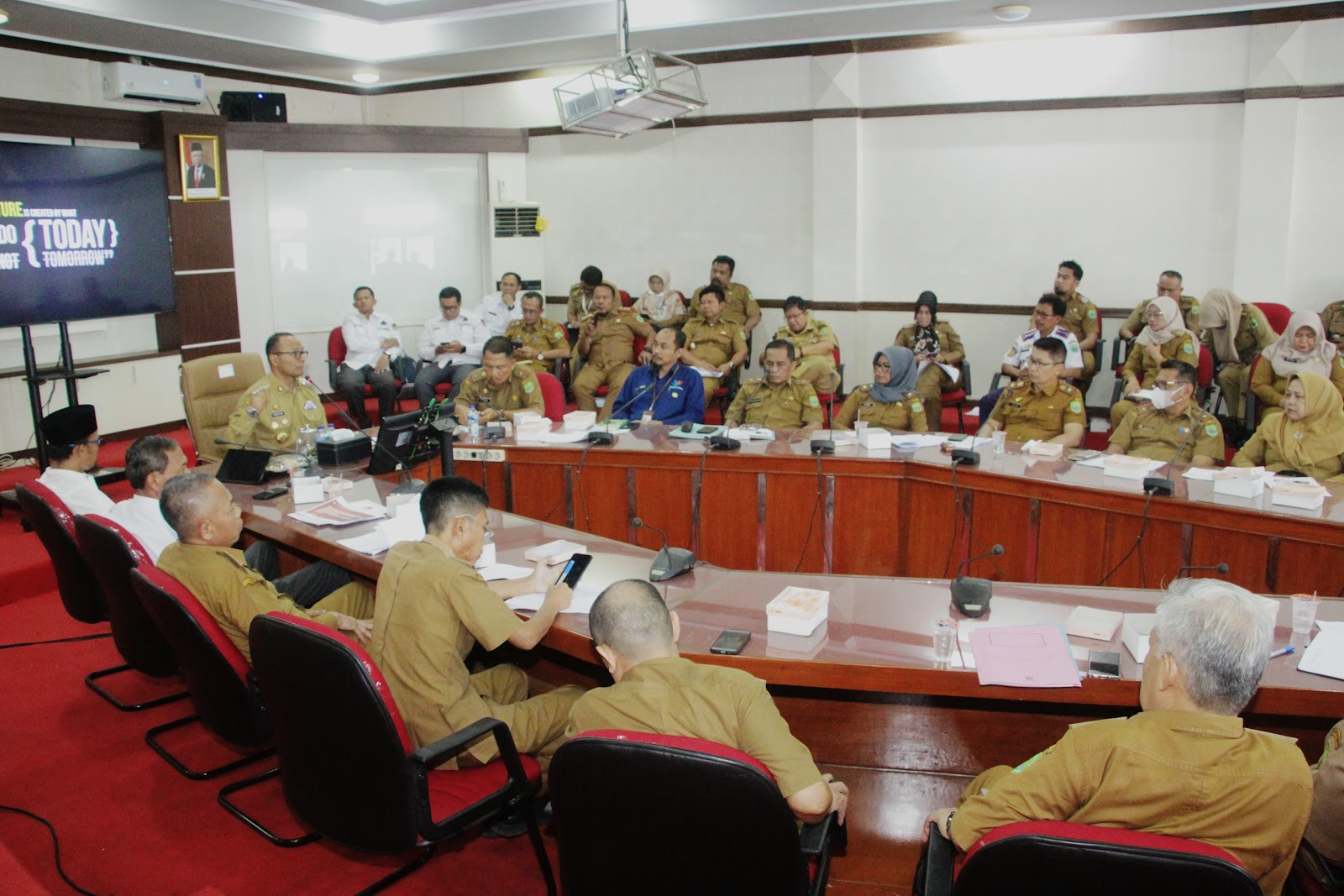 PIMPIN BRIEFING STAF BAHAS PERSIAPAN PILKADA, PJ BUPATI SUBANG AJAK CIPTAKAN PILKADA KONDUSIF