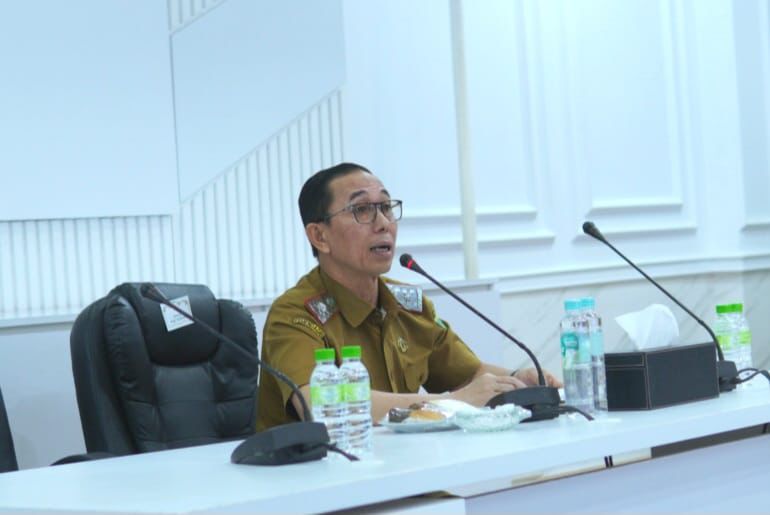 PIMPIN BRIEFING STAF, SEKDA SUBANG TEKANKAN EVALUASI KINERJA DAN PERCEPATAN PROGRAM PRIORITAS DAERAH