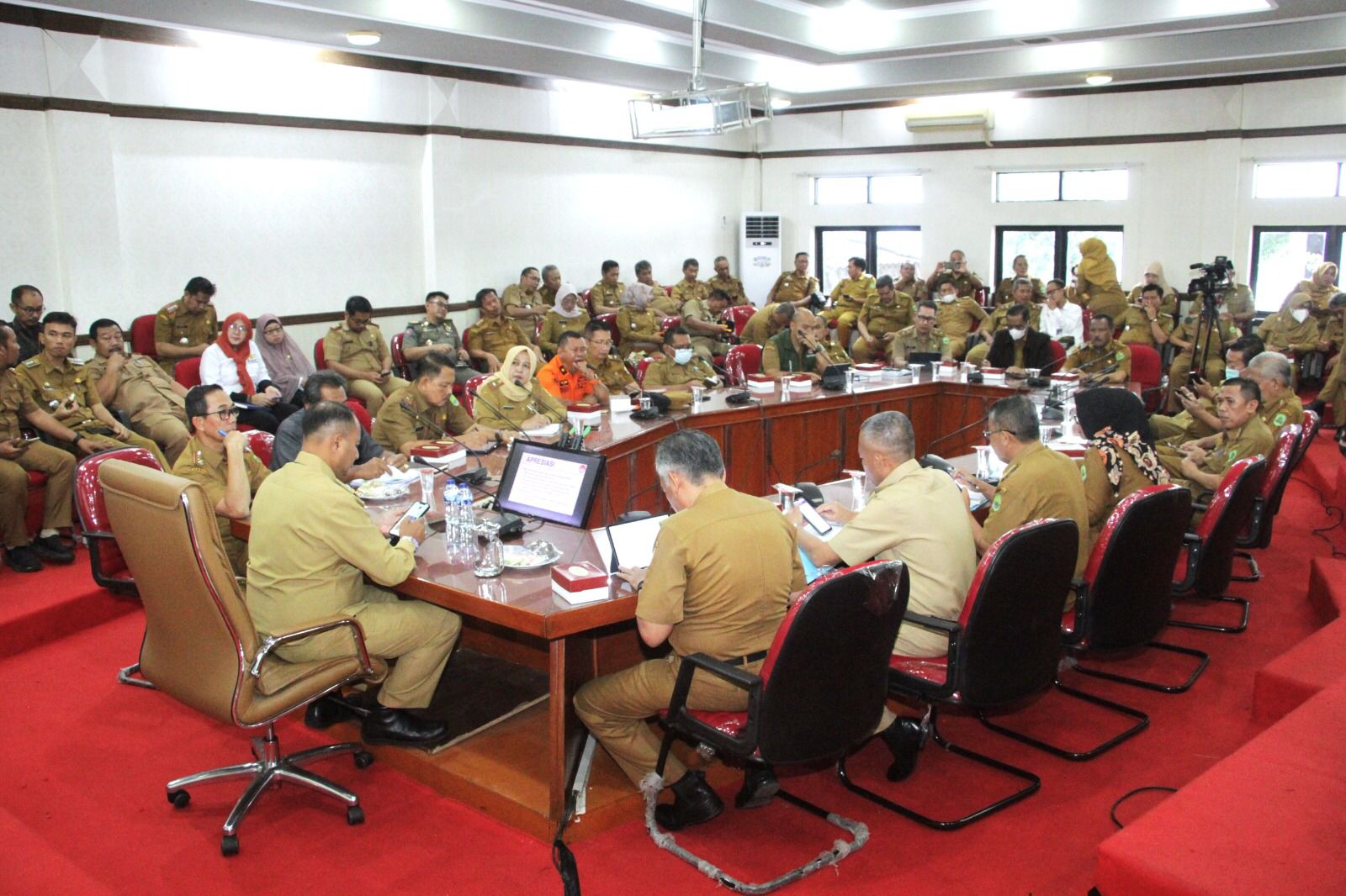 PIMPIN BRIEFING STAFF, PJ BUPATI SUBANG BAHAS PERSOALAN KRUSIAL SUBANG