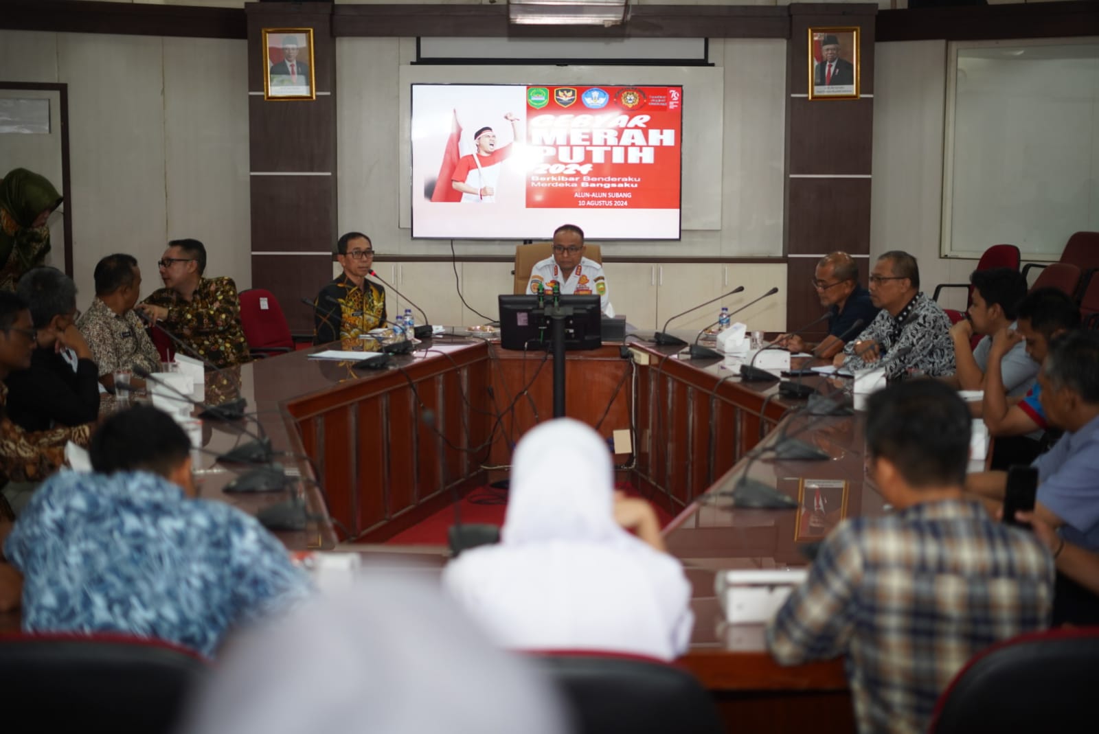 Pimpin Rapat Persiapan Gerakan Pembagian Bendera Merah Putih, Pj. Bupati Ungkapkan Bahwa Ini Bukti Nasionalisme Kita