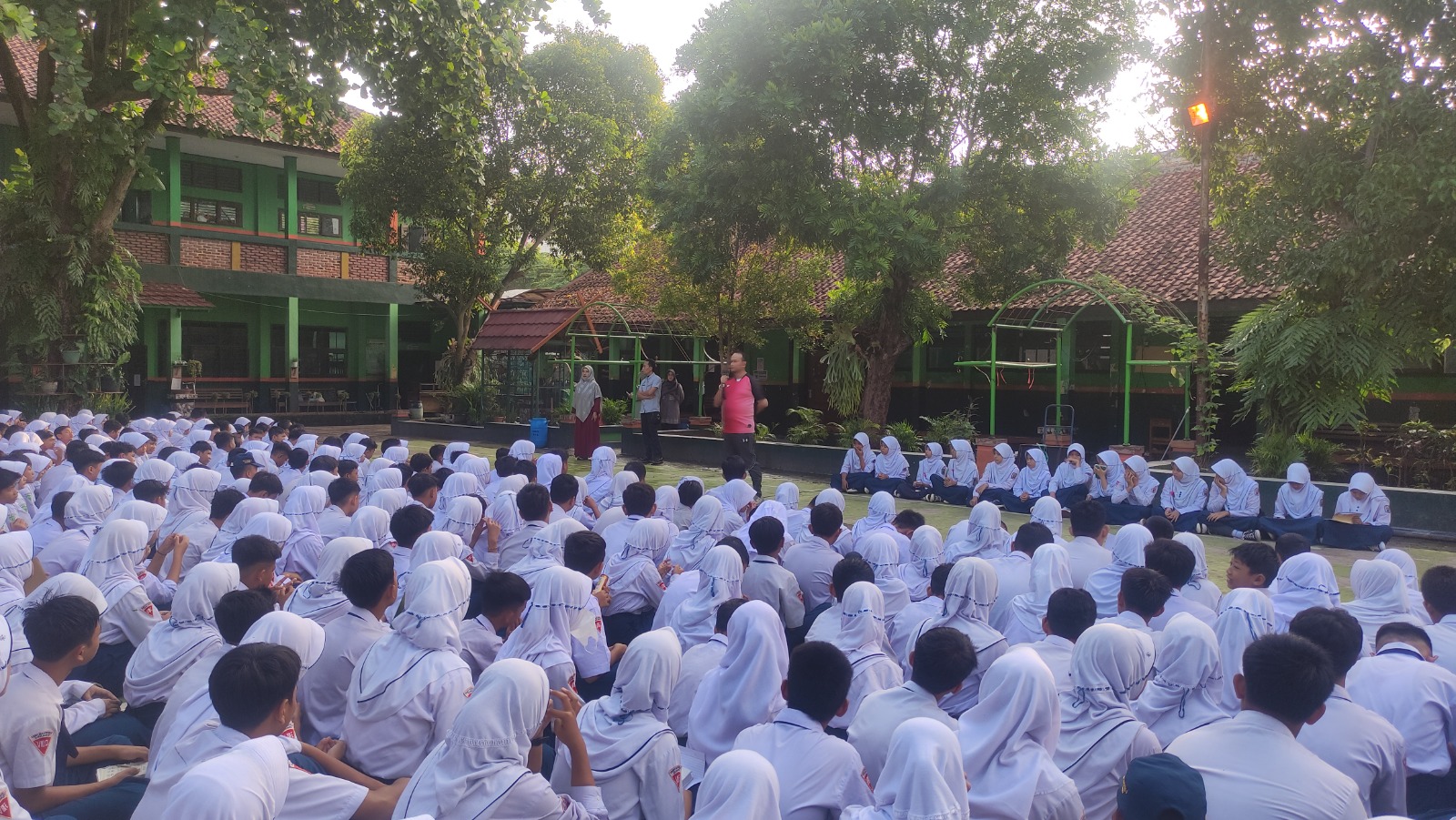 Pj. Bupati Imran Bagikan Motivasi di SMPN 3 Subang