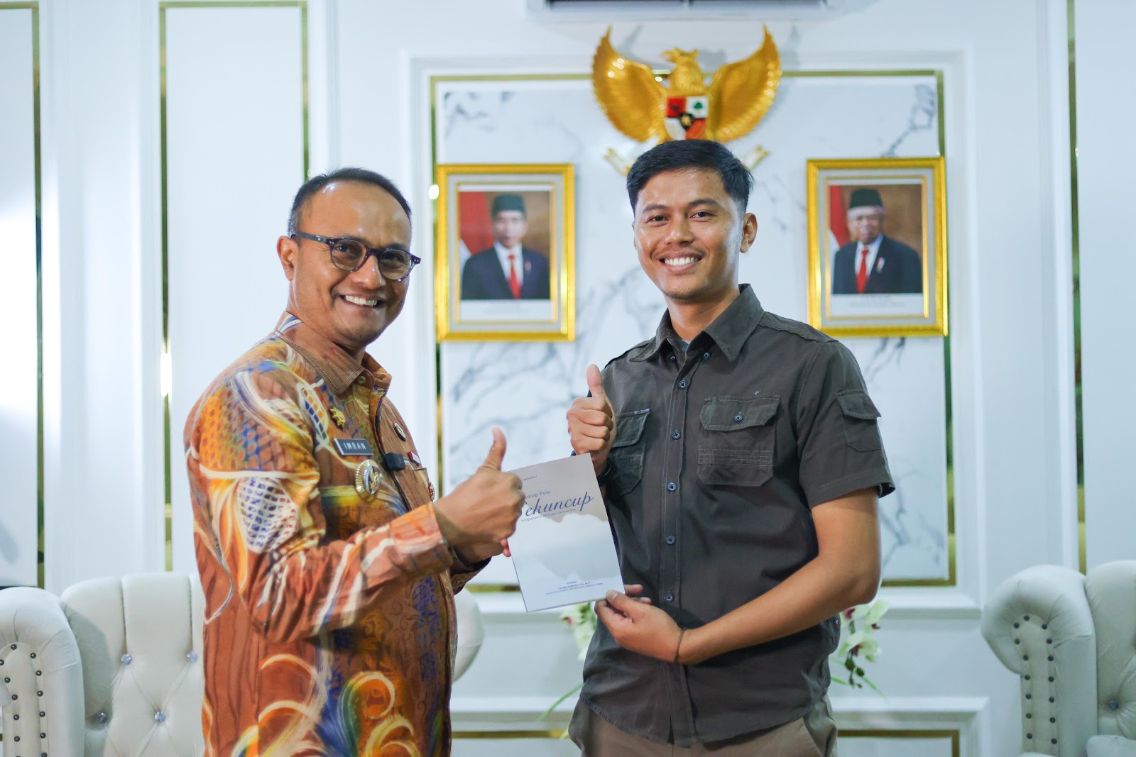 Pj. Bupati Subang Apresiasi Buku Antologi Puisi dengan Judul "Sekuncup" Karya Forum TBM Kabupaten Subang