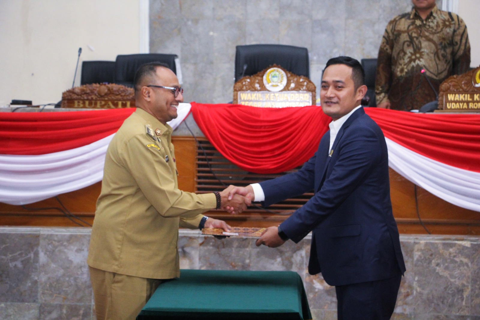 Pj. Bupati Subang bersama DPRD Kabupaten Subang Tetapkan Dua Raperda