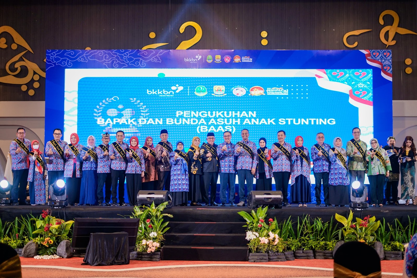 Pj. Bupati Subang Beserta Istri hadiri Malam Anugerah Bangga Kencana dan Penggalangan Komitmen Mitra