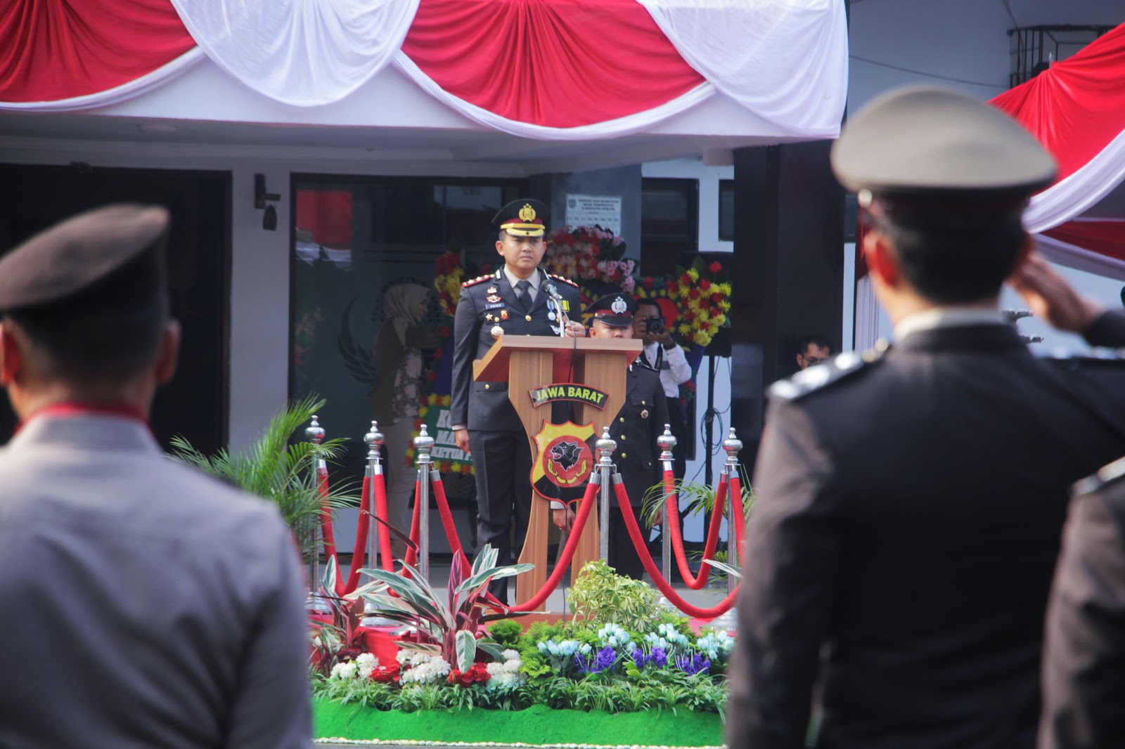 PJ.Bupati Subang Didampingi PJ KetuaTP PKK Kabupaten Subang Ikut Upacara Peringatan Hari Bhayangkara Ke-78